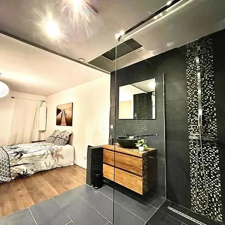 *fontaine Moussue*hyper Centre*t2 Standing* Apartment